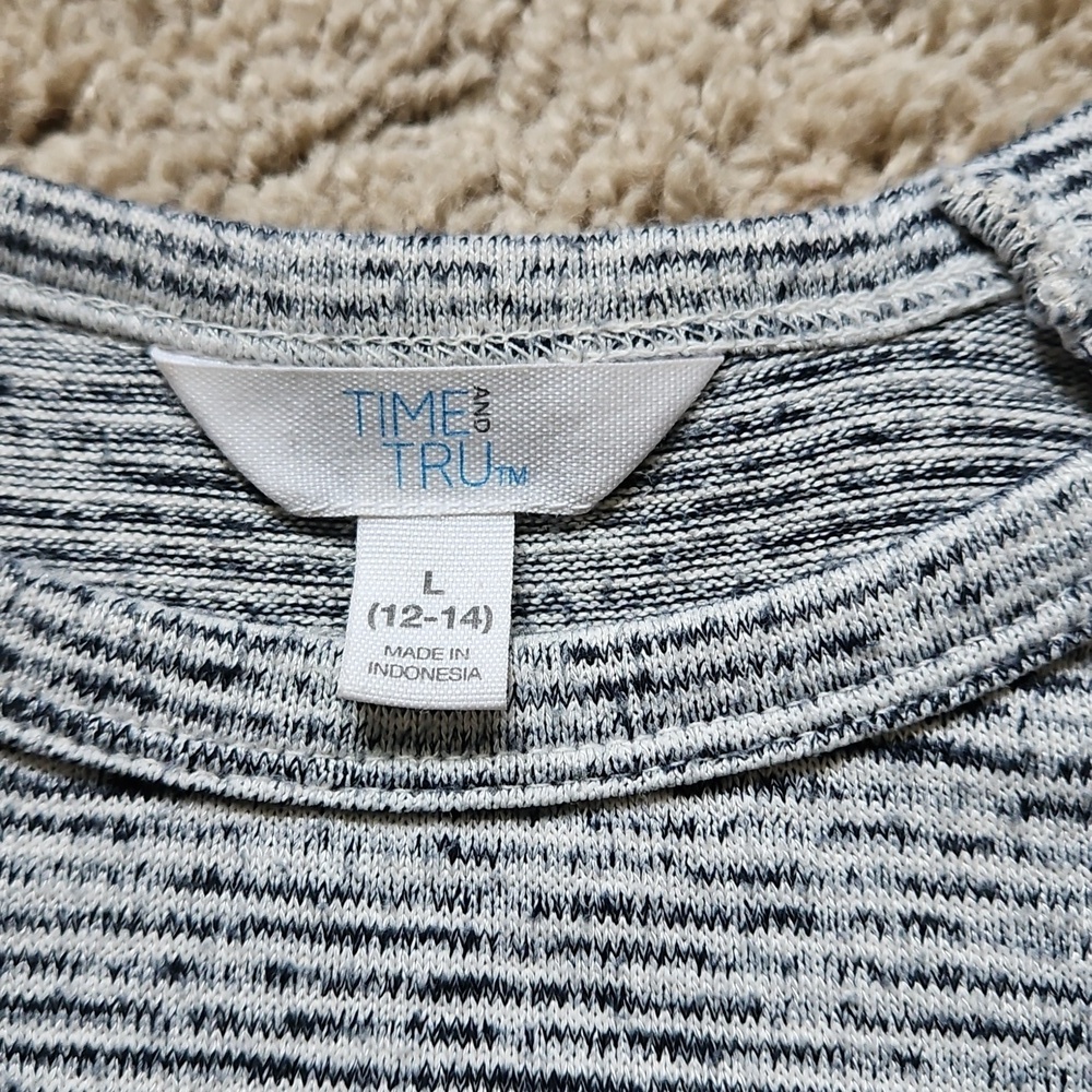 Time and Tru Black and White Knit Top, Size L - Picture 2 of 6